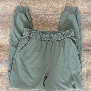 Lululemon Athletica Green Leggings with Elastic Waistband